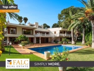 Villa mit Pool und Blick auf den Golfplatz in Son Vida